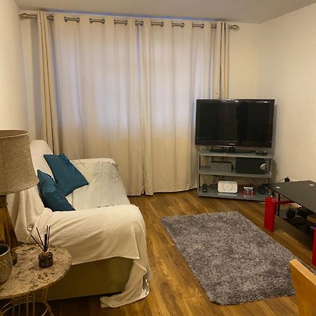 Lovely, Spacious 1-Bedroom Apartment With *Free Parking 맨체스터 외부 사진